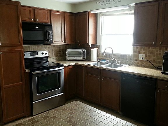 3rd image of 1809 Majestic Ln