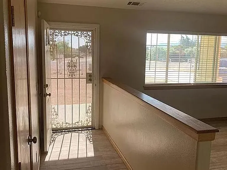 9822 Hawthorne Ave — Photo 7