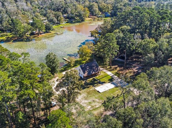 10482 Lake Shore Dr, Conroe, TX 77303