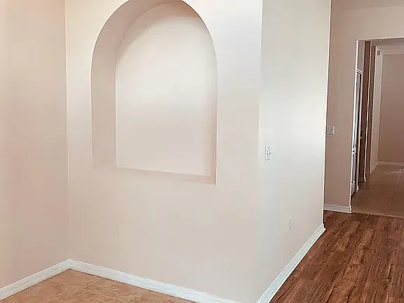 4 bed, 1968 sqft, $2,100 — Photo 4