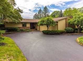 1530 Milford Hills Dr, Milford, MI 48381