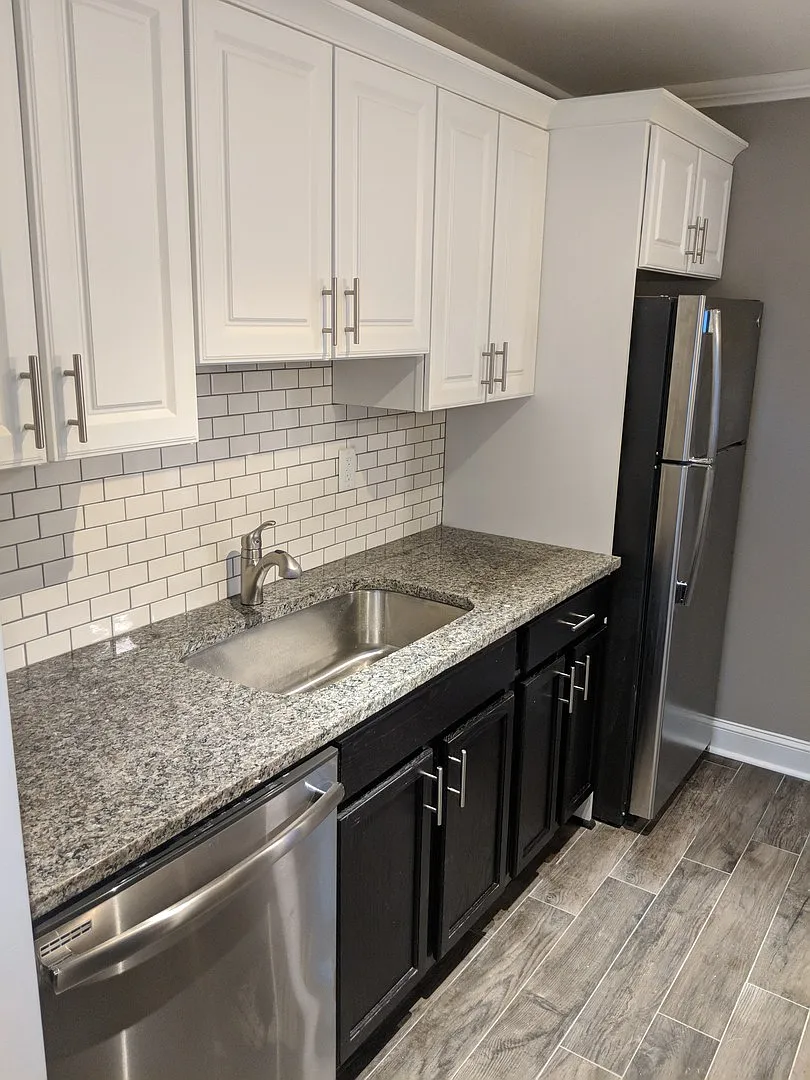 Frost Courtyard Apartments - — Photo 2