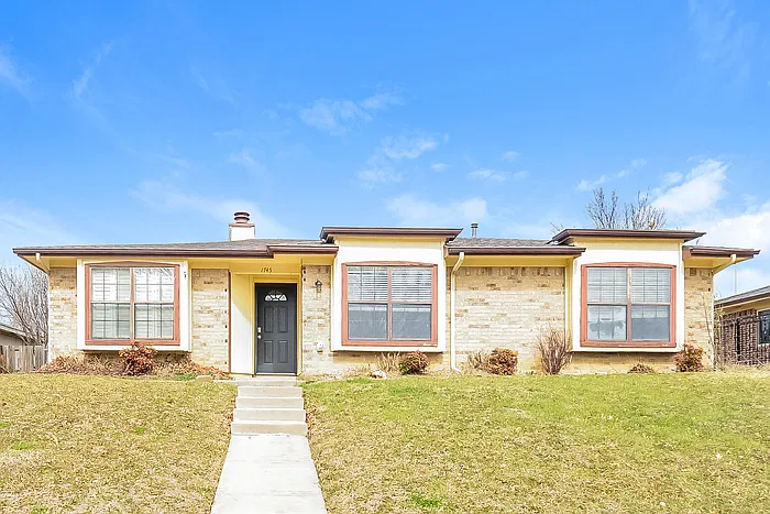 3 bed, 2.0 bath, 1293 sqft, $1,970 — Photo 1