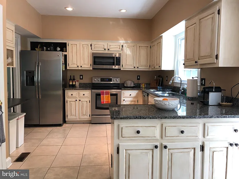 5512 Massachusetts Ave — Photo 11