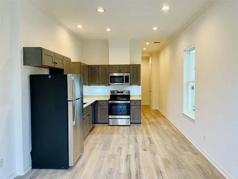 3255 Real St #B — Photo 4