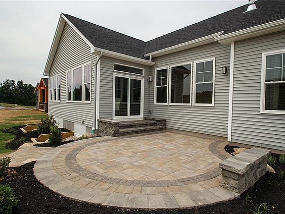 3rd image of 4 Black Wood Cir