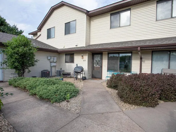 1615 Helmo Ave N, Oakdale, MN 55128