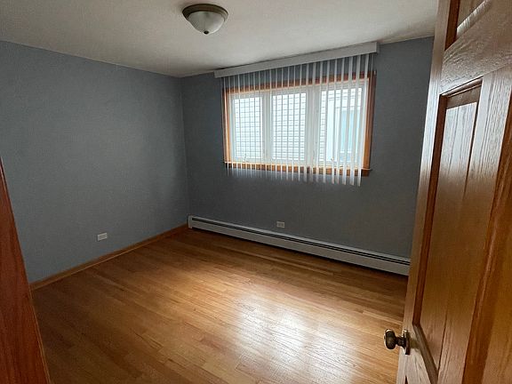 3rd image of 5240 S Kilbourn Ave #2