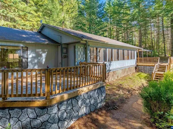 44541 N River Dr, Foster, OR 97345