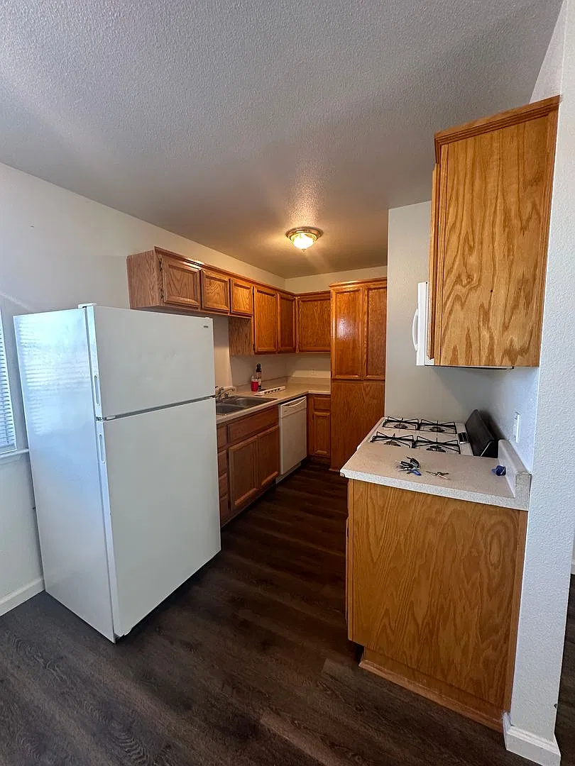 Cottages Per Owner Only Use Carpet King For All Flooring — Photo 4