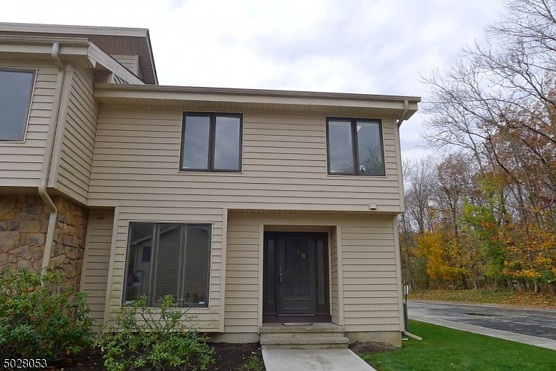 1st image of 180 DAKOTA DR