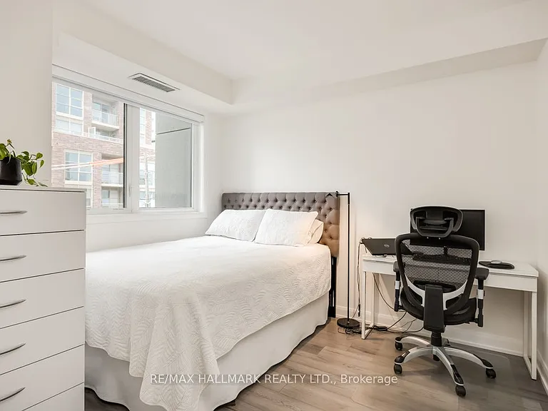 385 Osler St #306 — Photo 11