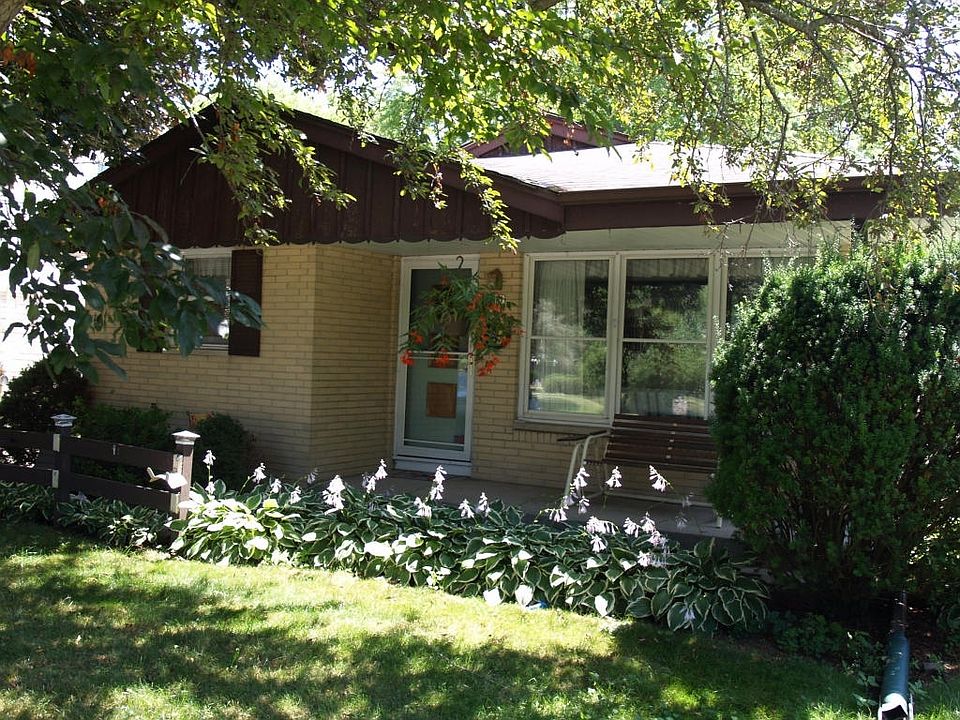 1st image of 611 W Montclaire Ave