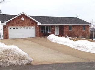 12560 Westmont Hts, Peosta, IA 52068