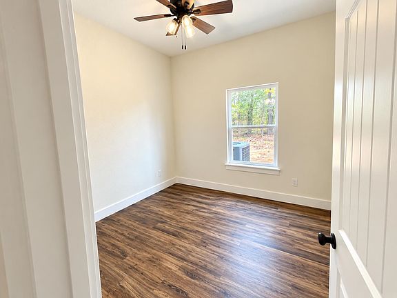 5th image of 812 S Premier Rd