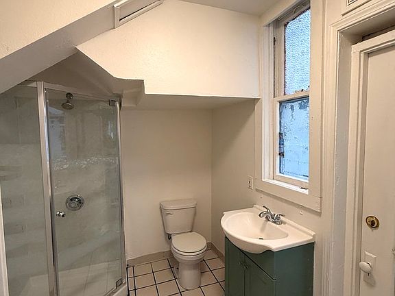 3rd image of 1650 Clay St APT B