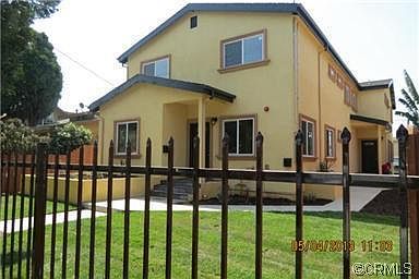 3rd image of 856 W 43rd Pl