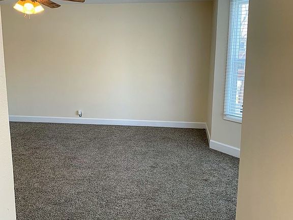 3rd image of 804 E Belmont Ave