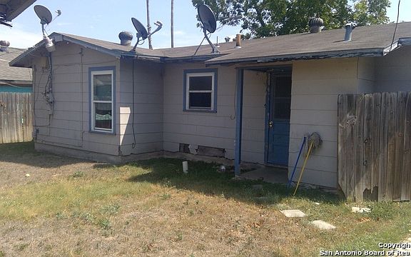 4th image of 355 E Amber St