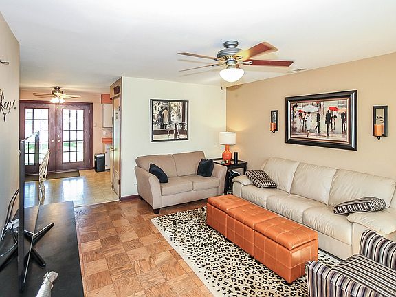 3rd image of 1088 Warwick Ln