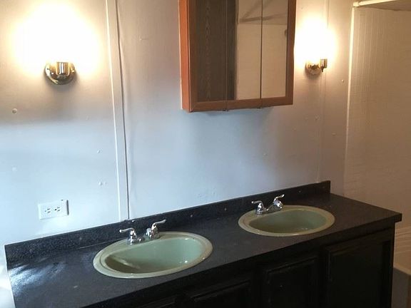 5th image of 9037 Eaton Ave