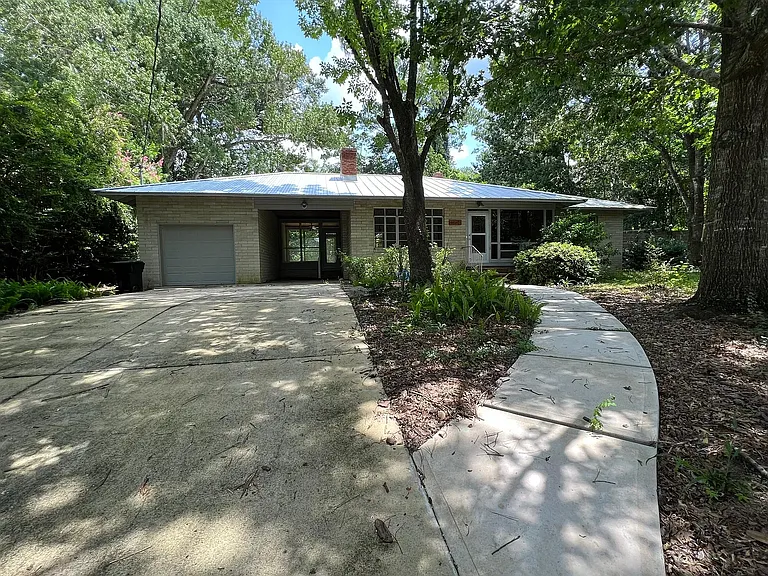 1824 NW 10th Ave — Photo 2