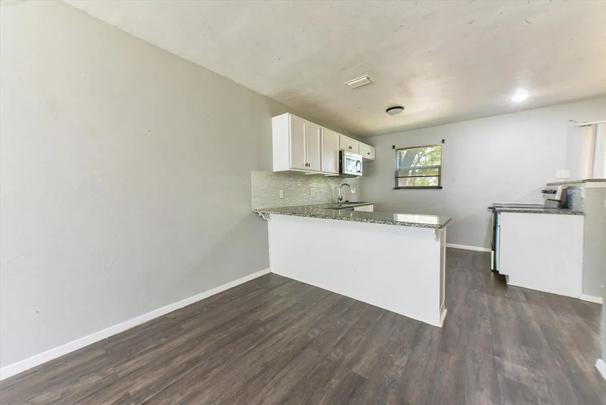 3 bed, 1633 sqft, $2,100 — Photo 4