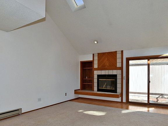 Spacious interior, high ceilings in most room