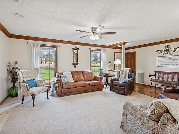 2nd image of 140 Paradise Dr