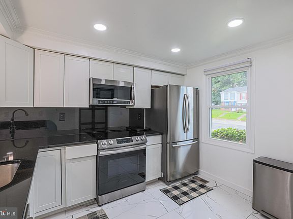 5th image of 9 Stillwood Cir