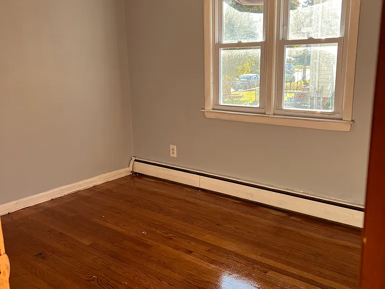164 Thorniley St #1 — Photo 8