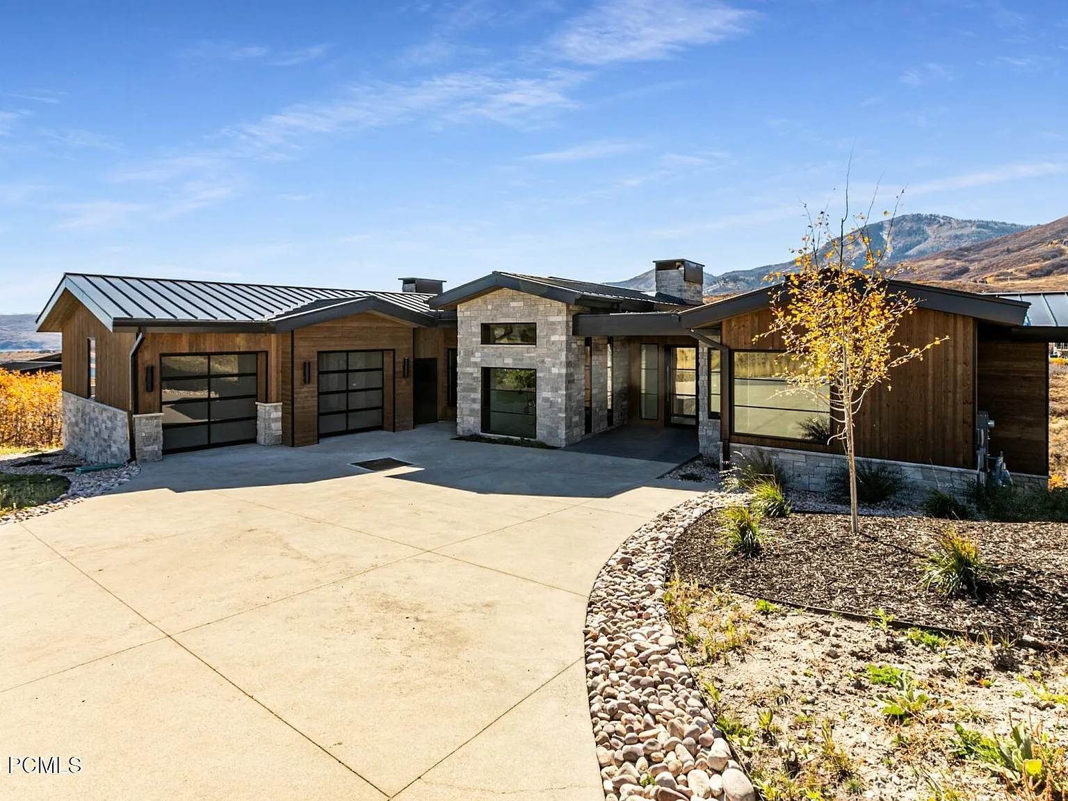 5 bed, 5.5 bath, 4400 sqft, $16,500 — Photo 1