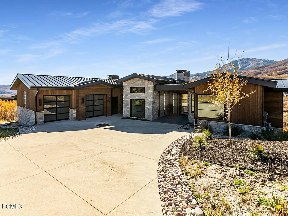 1673 W Centaur Ct