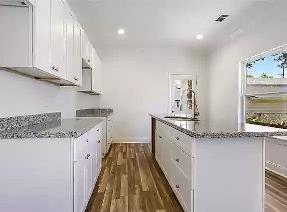 2nd image of 3826 Hamilton St