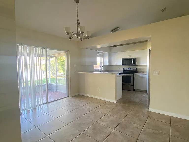 10529 Mira Lago Ln — Photo 3