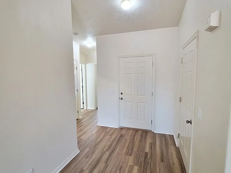 787 N Warm Springs Dr — Photo 23