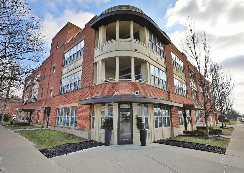 1st image of 431 W 1st Ave