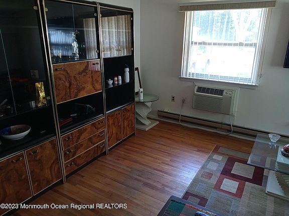 4th image of 132 Rosewood Drive #A
