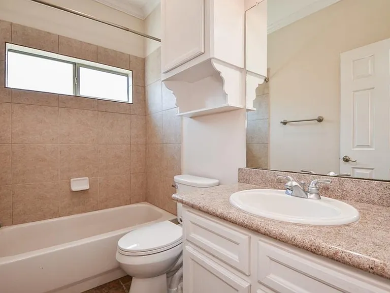 8002 Stoneyway Dr — Photo 14