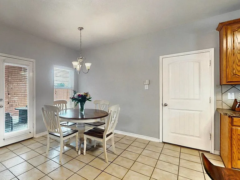 1236 Blue Brook Dr — Photo 17
