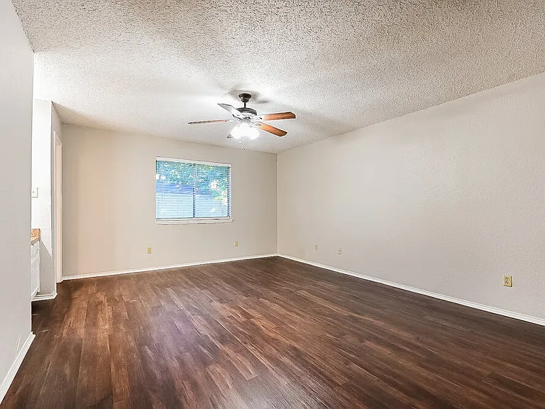 6217 Cool Springs Dr — Photo 10