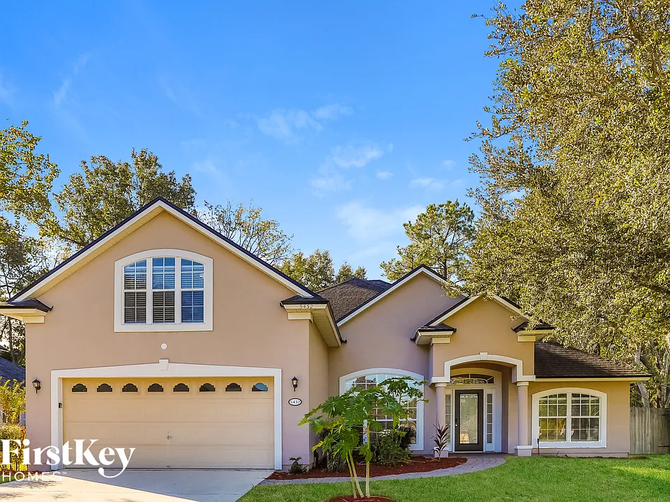 5432 London Lake Dr