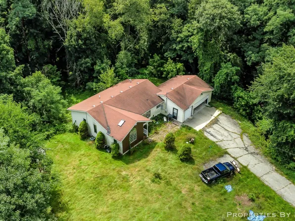 9284 Pine Island Dr NE, Sparta, MI 49345