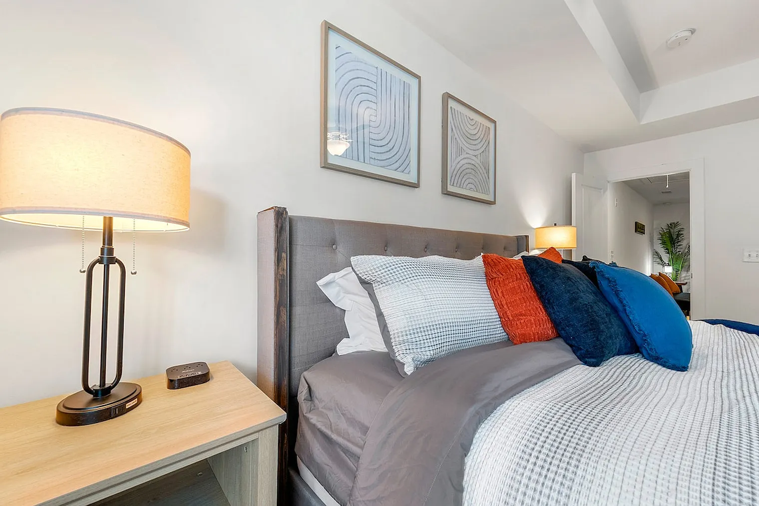 3 bed, 2.5 bath, $7,785 — Photo 4