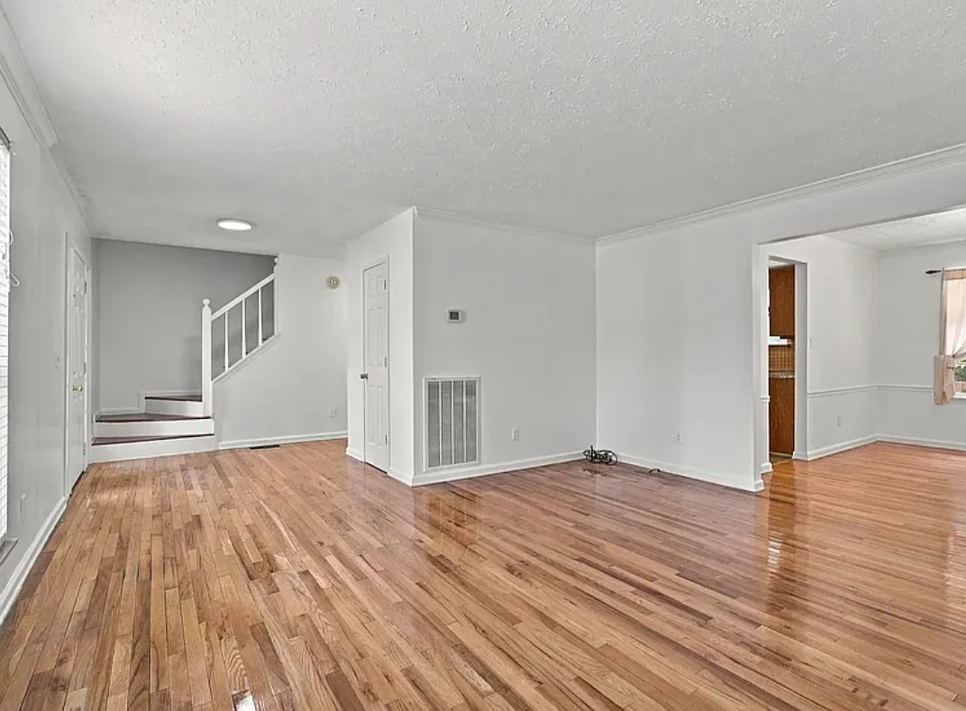 4 bed, 2.5 bath, 2359 sqft, $3,000 — Photo 3