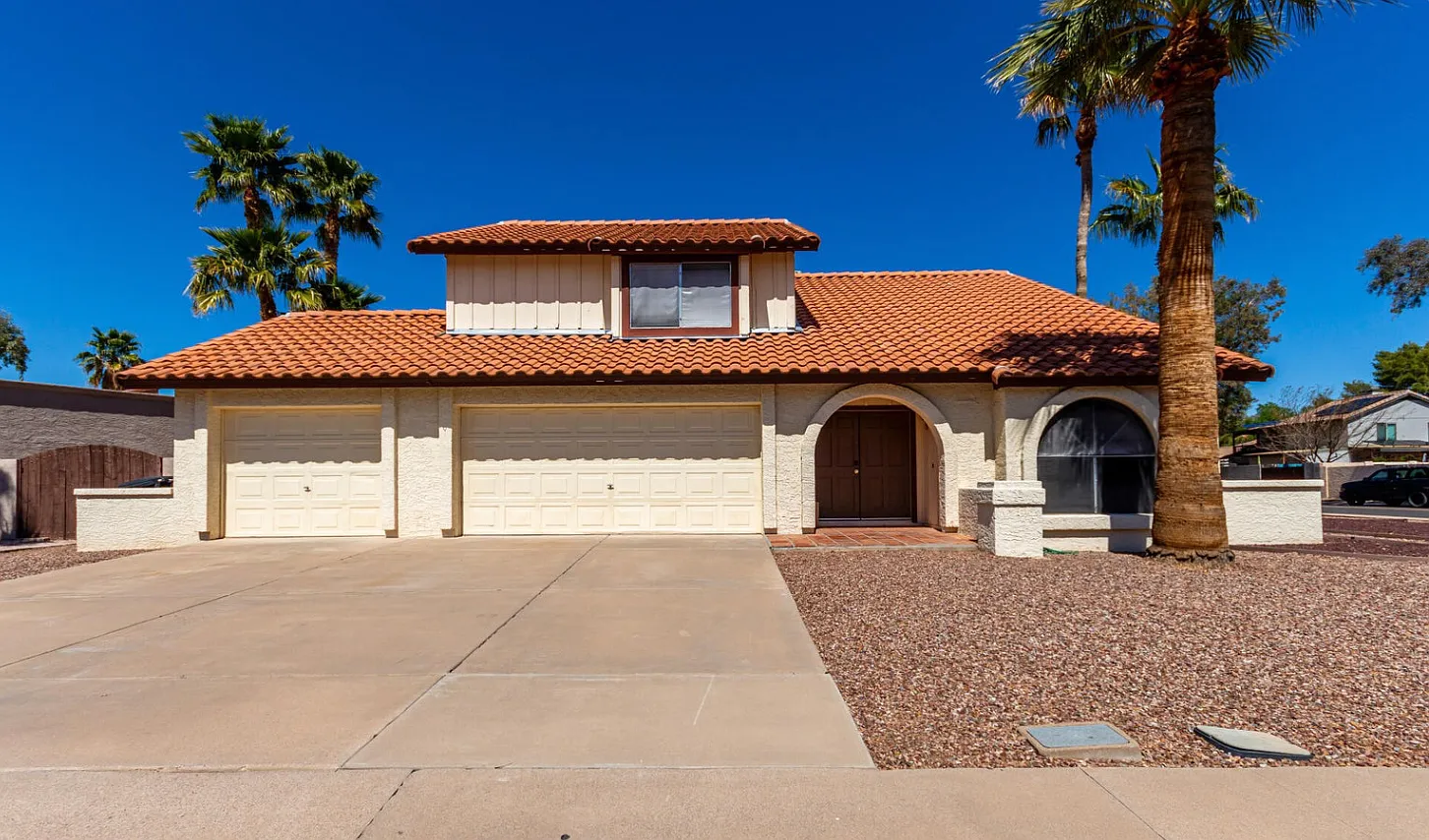 3 bed, 2.5 bath, 2576 sqft, $3,200 — Photo 2