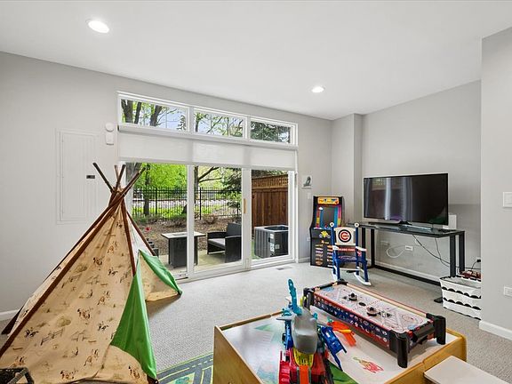 5th image of 527 Grove Ln