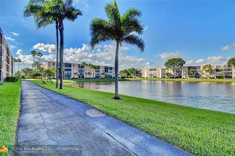 Home For Sale In Huntington Lakes