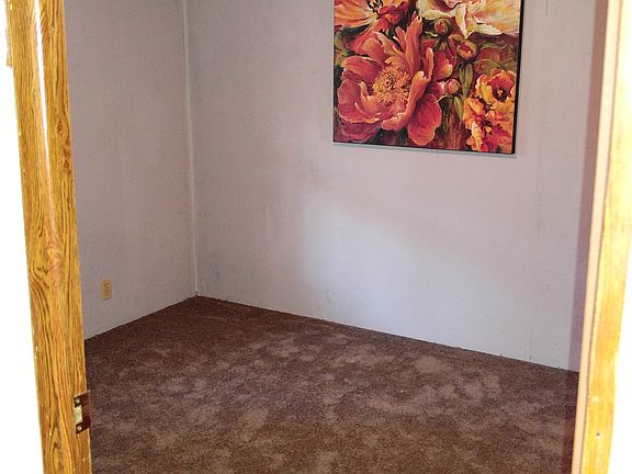 NEW CARPET THRUOUT