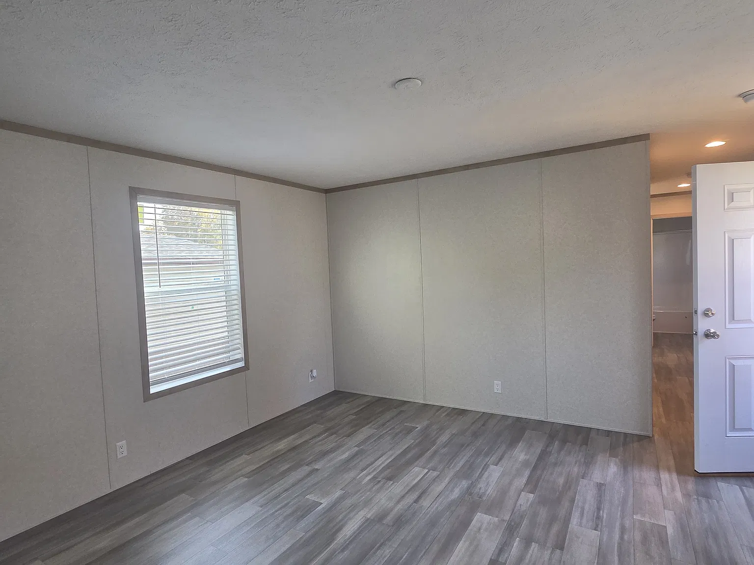 3 bed, 1056 sqft, $1,149 — Photo 3